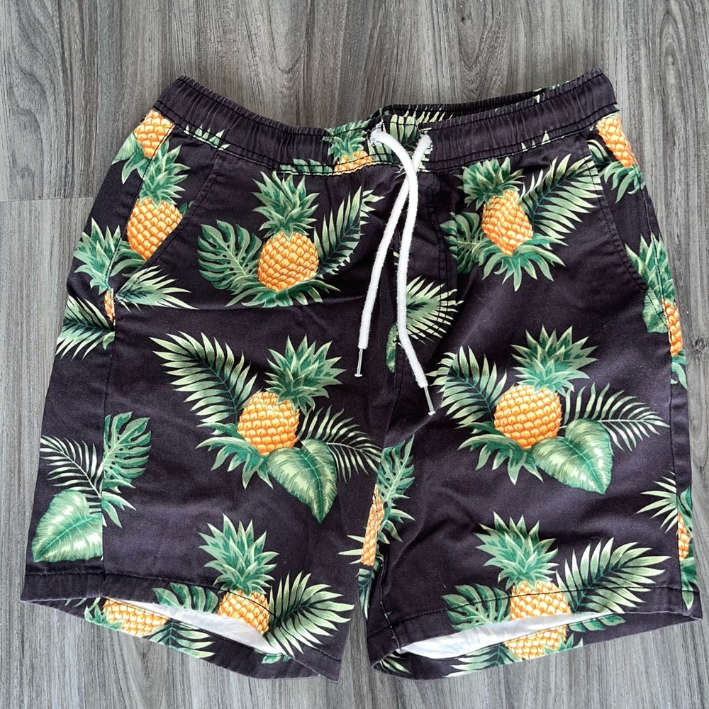 Forever 21 shorts with pineapples. Mens size M.